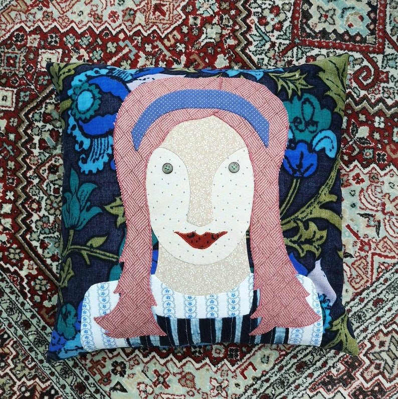 Une housse de coussin inspirée d'Alice au pays des merveilles, unique en son genre, coussin de déclaration image 10