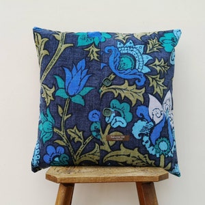 Une housse de coussin inspirée d'Alice au pays des merveilles, unique en son genre, coussin de déclaration image 5