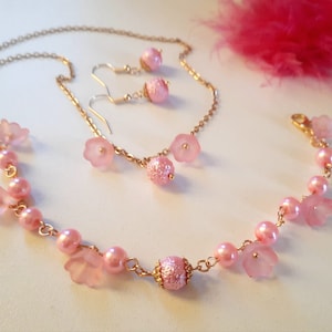 Damenschmuckset; Halskette Armband und Ohrringe, romantischer Schmuck, Geschenk für sie, rosa Perlen Schmuck, handgemachter Schmuck, Jahrestag Geschenk