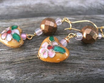 Heart earring, cloisonne hearts, gold-colored pink green, traditional dirndl, traditional jewelry, Wiesn Oktoberfest, wanderlust, boho hippie, ear clip