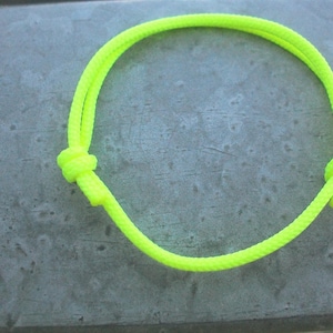 Surferarmband, neon gelb 2,5 mm, feines Bändchen für schmale Handgelenke, Segler Surfer Armband, Kletter Schnur Seil Tau Knoten, nautisch Bild 5