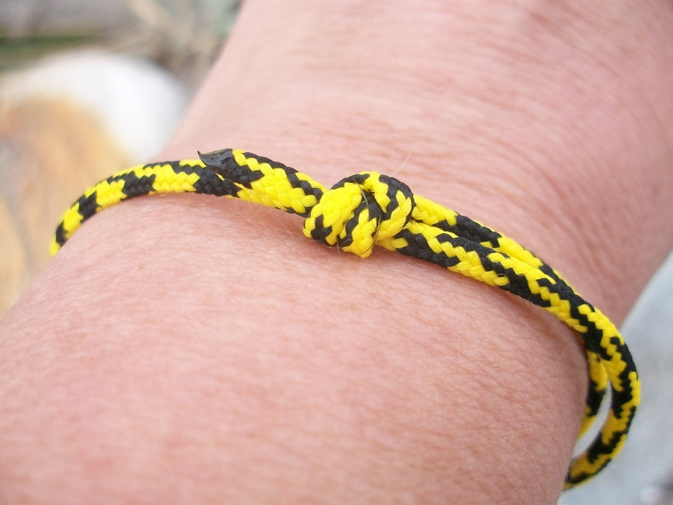 Bracciale Con Moschettone In Titanio E Paracord Verde Foresta – Fatto A Mano Nel Regno Unito, Regolabile, Unisex - 3
