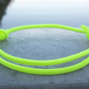 Surferarmband, neon gelb 2,5 mm, feines Bändchen für schmale Handgelenke, Segler Surfer Armband, Kletter Schnur Seil Tau Knoten, nautisch Bild 1