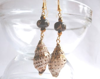 Shell earring, black brown patterned, gold colored electroplated, KCA 56 (off) patterned, noble and extravagant