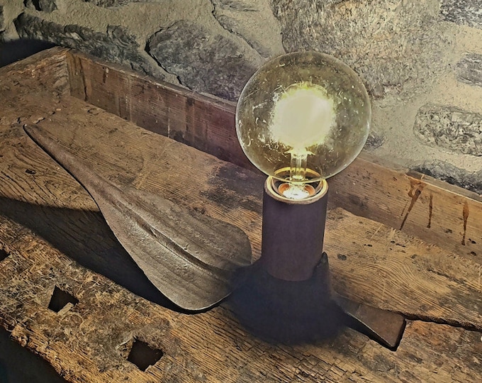 Table lamp with antique hoe