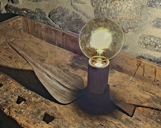 Table lamp with antique hoe