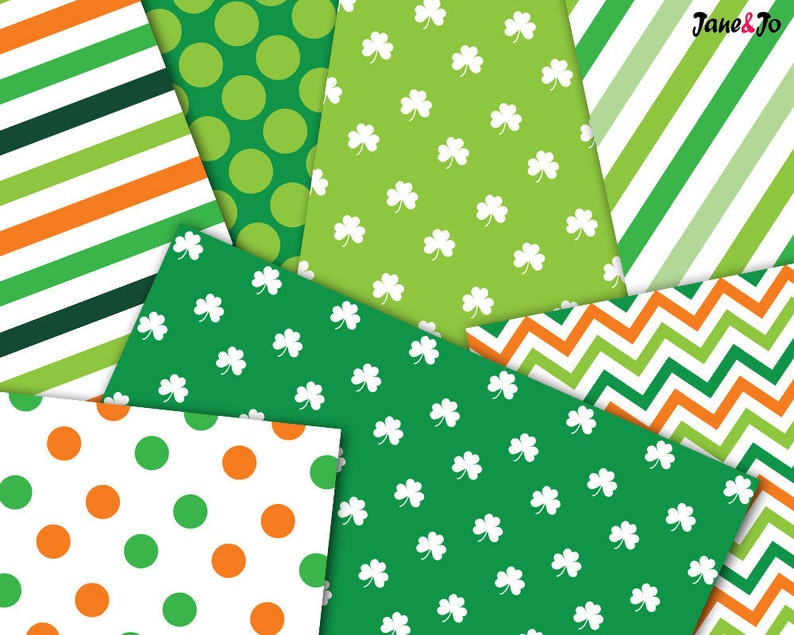 Op de afbeelding: Een set van acht digitale papierpatronen met verschillende groene en oranje ontwerpen. De patronen omvatten strepen, stippen, klavertjesvier en zigzag.