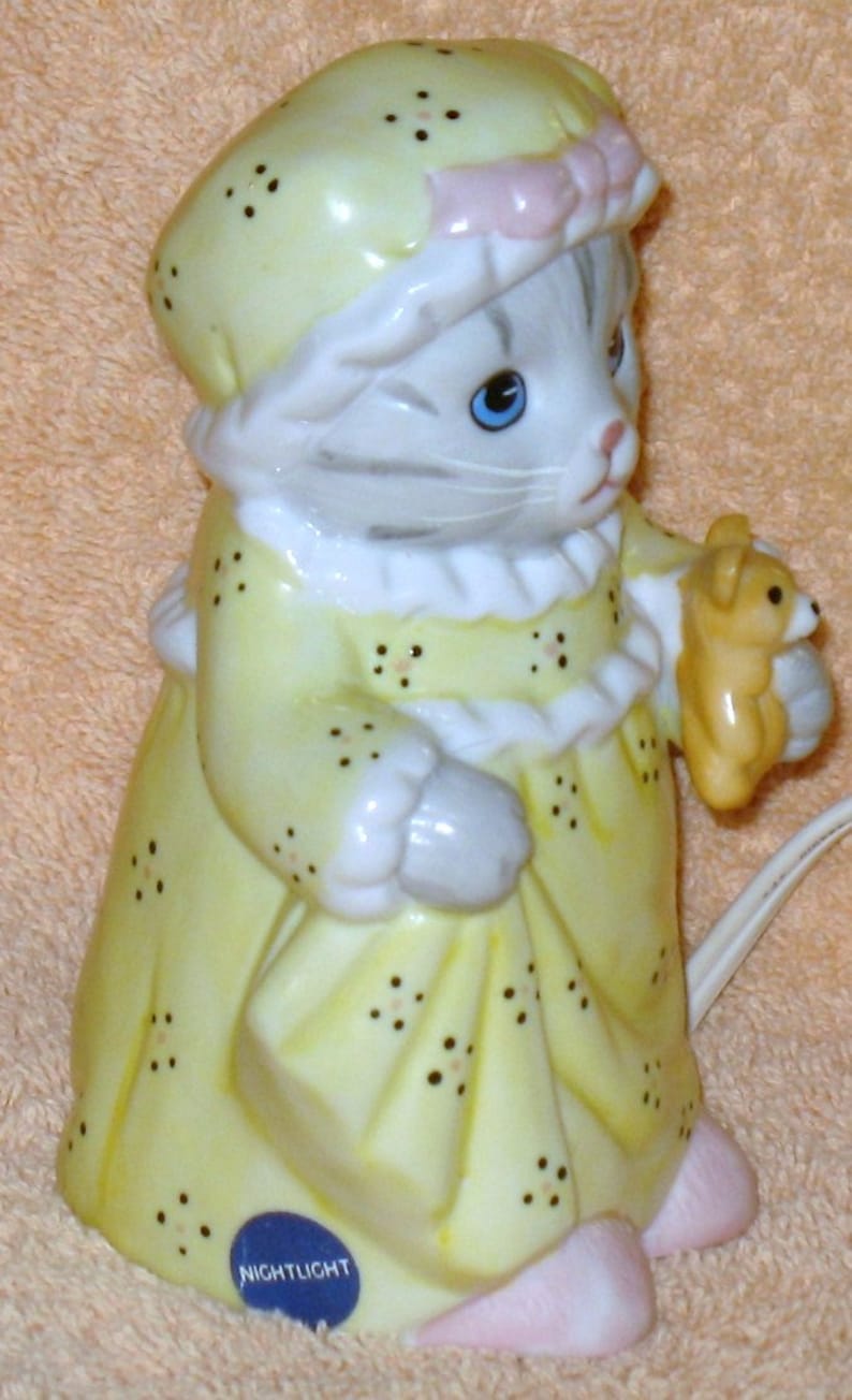 vintage kitty cucumber in yellow night gown night light