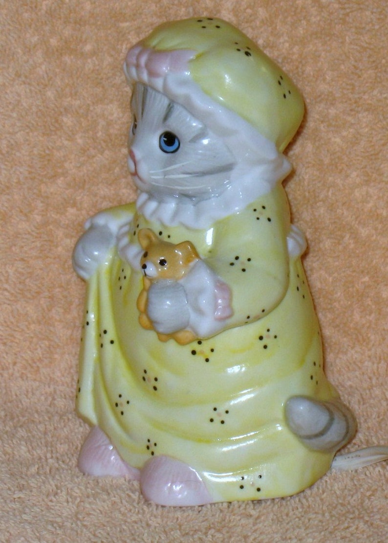 vintage kitty cucumber in yellow night gown night light