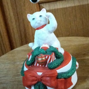 Vintage Christmas cat music box