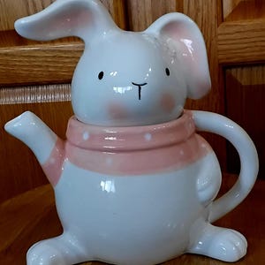Vintage  white bunny teapot