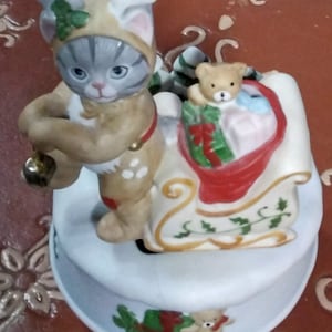 Vintage kitty cucumber Rudolph  music box