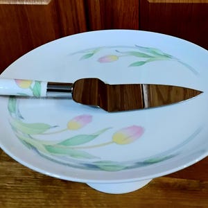 Vintage tulip cake plate with server