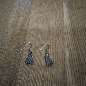 Vintage gold color cat earring