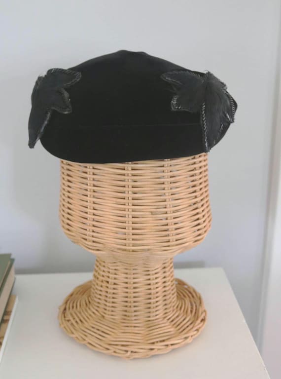 Vintage Black Velvet Hat, 1950s Hat With Feather Beaded  display picture 3