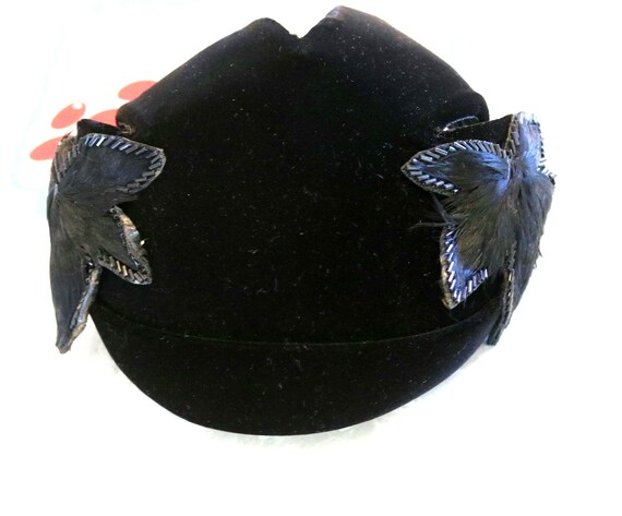 Vintage Black Velvet Hat, 1950s Hat With Feather Beaded  display picture 1