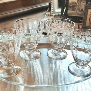 Elegant Floral Etched Vintage Cocktail Glasses 4-Piece Set, Classic Midcentury Barware