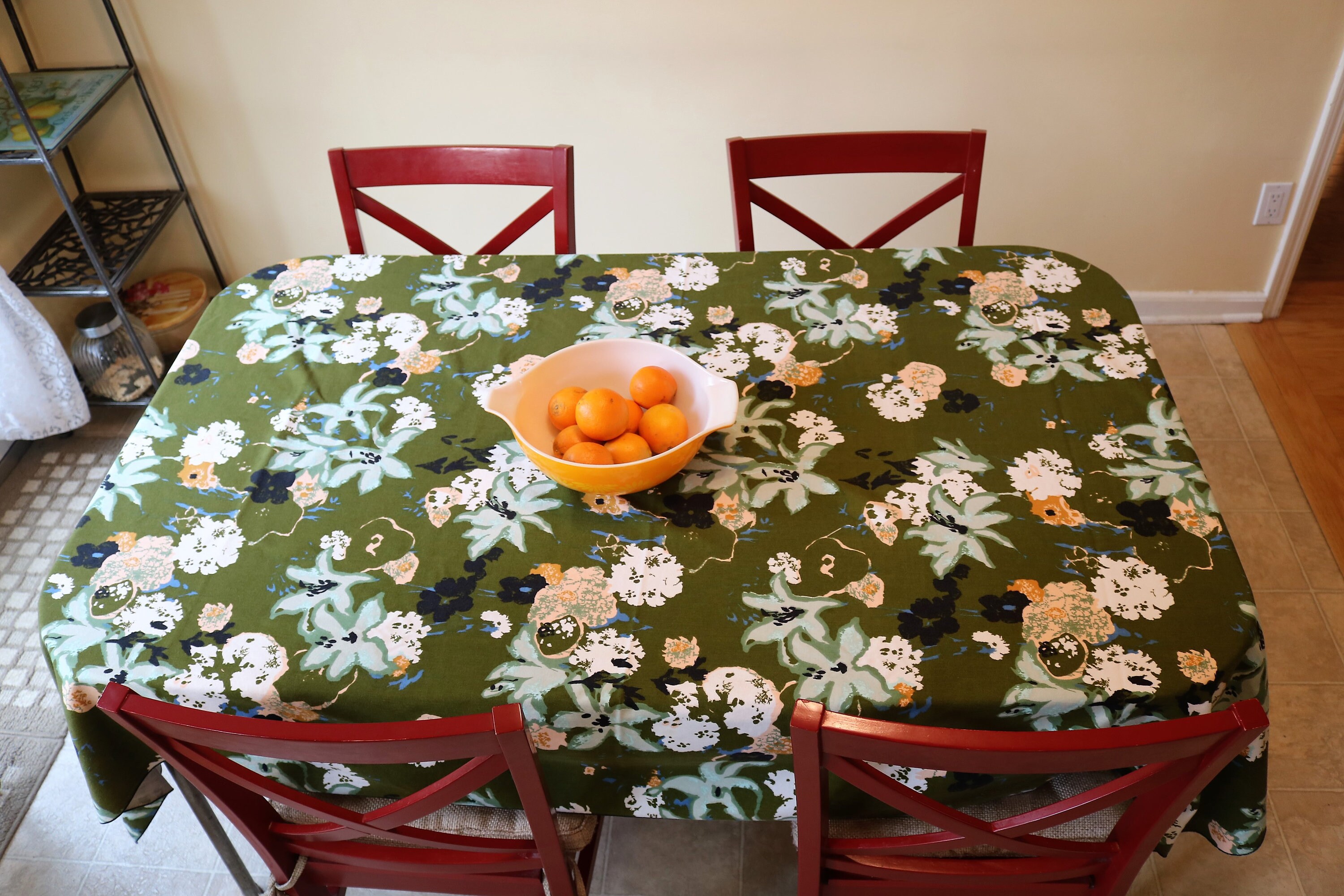 Lovely Beige Vintage Round Tablecloth Cross-Stitched Floral Pattern Eyelet  Bordr