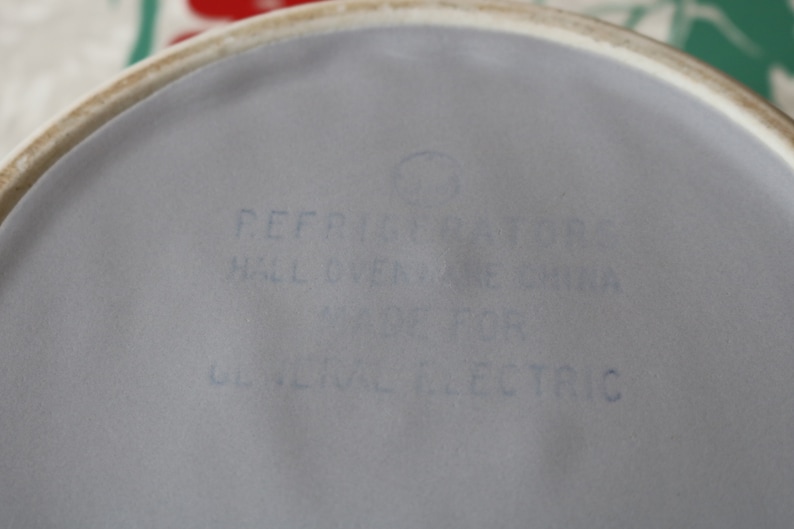 Cool Hall General Electric Refrigerator Ceramic Bowl with Lid Gray Covered Bowl with Yellow Lid