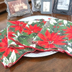 Christmas Poinsettia Napkins, Vintage Holiday 4-Piece Napkin Set