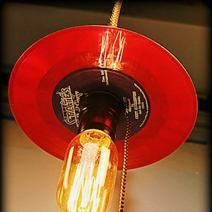 Rock and Roll Pendant Lamp mit Vintage 45 und Periode Bakelit-Sockel