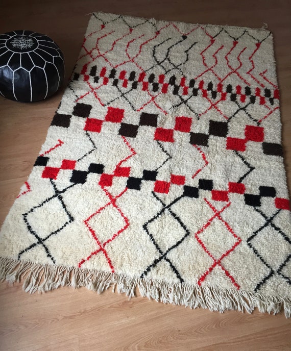 Beni Ourain Rug | Berber rug | Atlas rug, Moroccan Handwoven/ Wool, Ivory with Black and Red Marks /260 X 162 CM / 8.5 X 5.3 ft/ code: 035