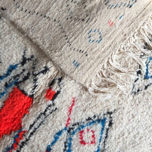 Moroccan Handwoven rug, Wool / Bohemian rug / Azilal Rug / Berber rug / Atlas Rug / Vintage rug / 135 X 234 CM / 4.42 X 7.67 ft / AZL : 228 image 8