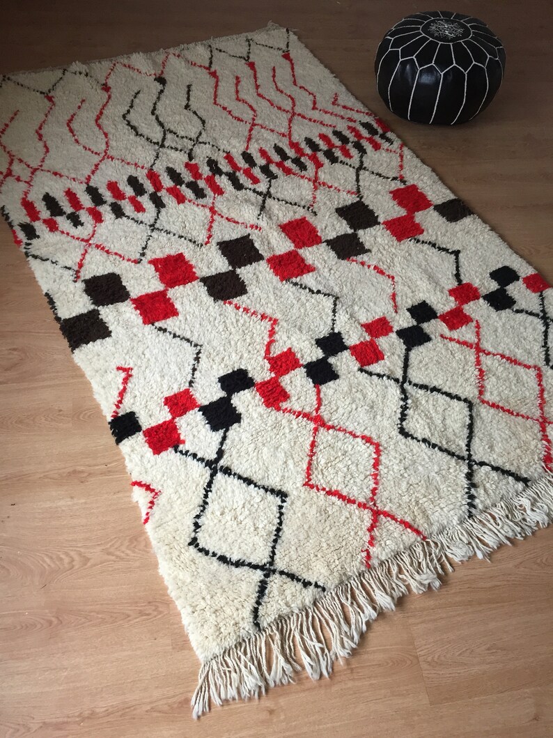 Beni Ourain Rug Berber rug Atlas rug, Moroccan Handwoven/ Wool, Ivory with Black and Red Marks /260 X 162 CM / 8.5 X 5.3 ft/ code: 035 image 3