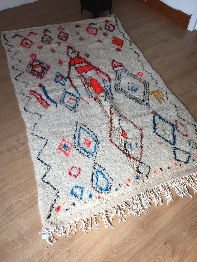 Moroccan Handwoven rug, Wool / Bohemian rug / Azilal Rug / Berber rug / Atlas Rug / Vintage rug / 135 X 234 CM / 4.42 X 7.67 ft / AZL : 228 image 9