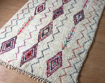 Moroccan Handwoven rug, wool / Azilal Rug / Berber rug / Vintage rug / 153 X 250 CM / 5.01 X 8.20 ft / azl : 229 / NO RETURN .