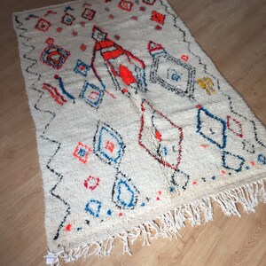 Moroccan Handwoven rug, Wool / Bohemian rug / Azilal Rug / Berber rug / Atlas Rug / Vintage rug / 135 X 234 CM / 4.42 X 7.67 ft / AZL : 228 image 6