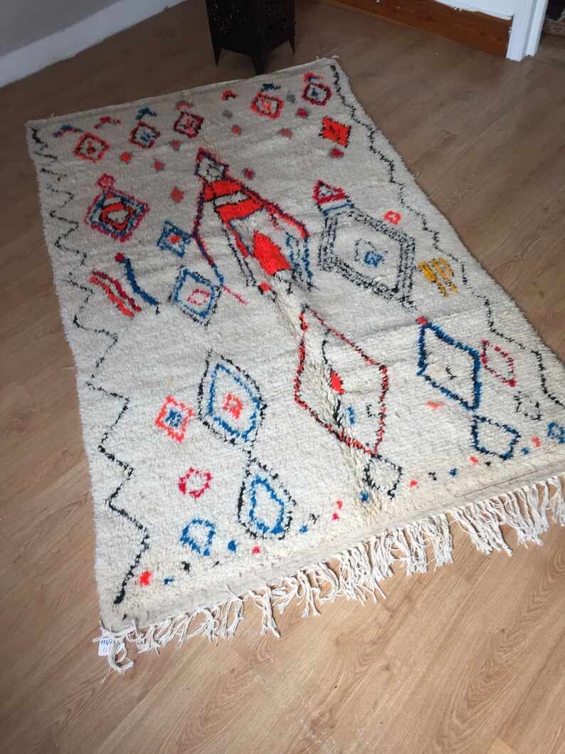 Moroccan Handwoven rug, Wool / Bohemian rug / Azilal Rug / Berber rug / Atlas Rug / Vintage rug / 135 X 234 CM / 4.42 X 7.67 ft / AZL : 228 image 6