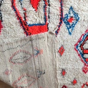 Moroccan Handwoven rug, Wool / Bohemian rug / Azilal Rug / Berber rug / Atlas Rug / Vintage rug / 135 X 234 CM / 4.42 X 7.67 ft / AZL : 228 image 5
