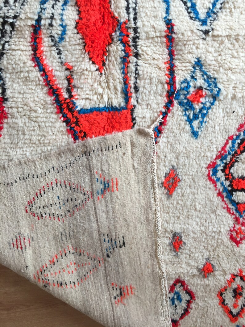 Moroccan Handwoven rug, Wool / Bohemian rug / Azilal Rug / Berber rug / Atlas Rug / Vintage rug / 135 X 234 CM / 4.42 X 7.67 ft / AZL : 228 image 5