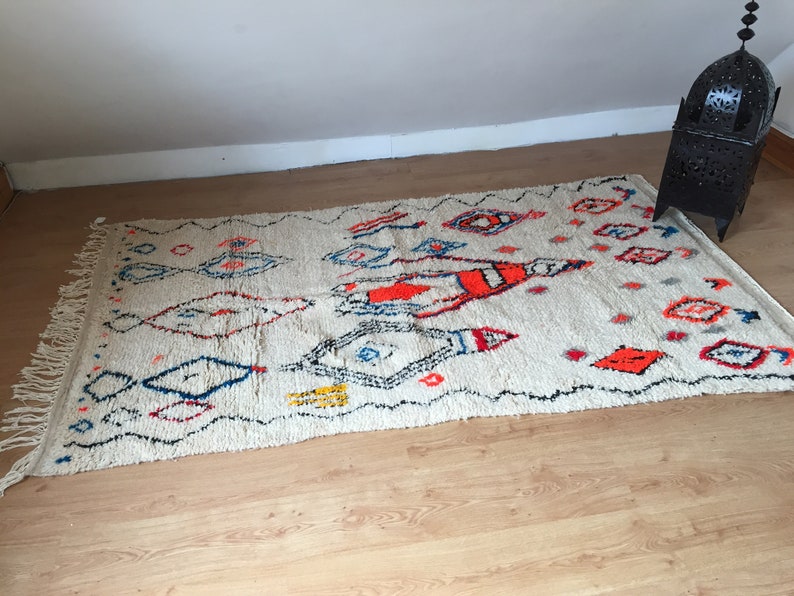 Moroccan Handwoven rug, Wool / Bohemian rug / Azilal Rug / Berber rug / Atlas Rug / Vintage rug / 135 X 234 CM / 4.42 X 7.67 ft / AZL : 228 image 4