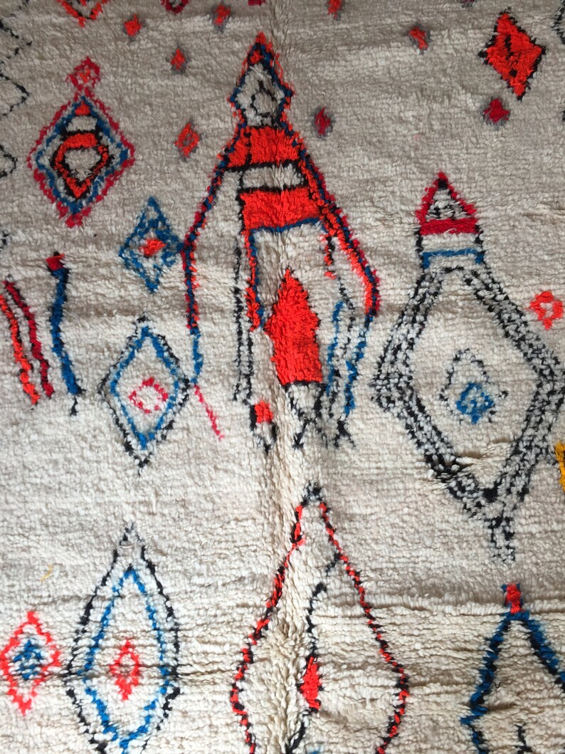 Moroccan Handwoven rug, Wool / Bohemian rug / Azilal Rug / Berber rug / Atlas Rug / Vintage rug / 135 X 234 CM / 4.42 X 7.67 ft / AZL : 228 image 2