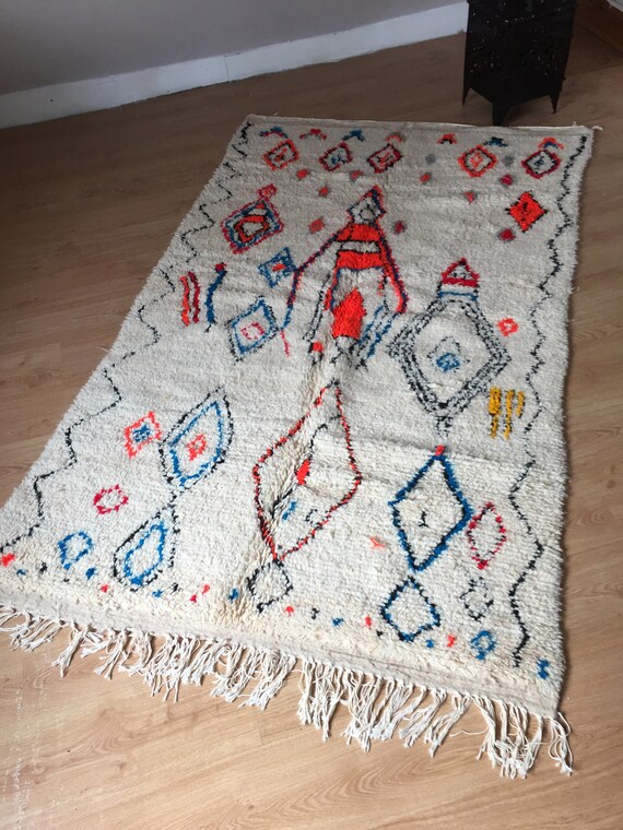 Moroccan Handwoven rug, Wool / Bohemian rug / Azilal Rug / Berber rug / Atlas Rug / Vintage rug / 135 X 234 CM / 4.42 X 7.67 ft  / AZL : 228