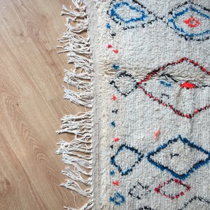 Moroccan Handwoven rug, Wool / Bohemian rug / Azilal Rug / Berber rug / Atlas Rug / Vintage rug / 135 X 234 CM / 4.42 X 7.67 ft / AZL : 228 image 7