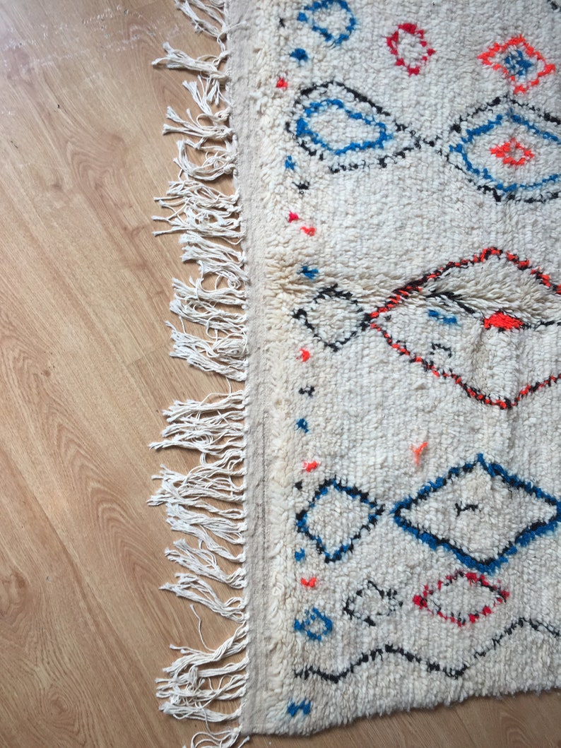 Moroccan Handwoven rug, Wool / Bohemian rug / Azilal Rug / Berber rug / Atlas Rug / Vintage rug / 135 X 234 CM / 4.42 X 7.67 ft / AZL : 228 image 7