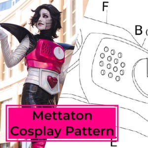 Könnte beinhalten: Eine Person in einem Mettaton-Cosplay-Kostüm, mit einem rosa und silbernen Brustpanzer, schwarzen Akzenten und einer passenden Perücke. Das Bild enthält ein Schnittmuster mit Beschriftungen. Der Text auf dem Bild lautet "Mettaton Cosplay Pattern."