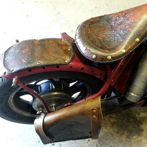 Fender Bib für Bobber, Fender Bib für Chopper, Sozius Pad, Custom Leder Fender Pad, Fender Bib, Leder Fender Bib, Hinten Fender Bib