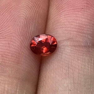 0.52 ct Natürlicher Rot Orange Saphir 5.4x4.3mm Ovalschliff Facettierter Edelstein Lose Edelstein Erde Abgebaut Beryllium Behandelt