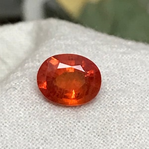 2 Carat Reddish Orange Sapphire 8.3x6.7mm Oval Cut, Beryllium Treated, Faceted Loose Unmounted Gemstone
