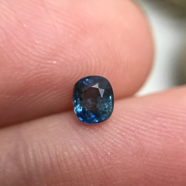 0.40 carats Natural Blue Sapphire 4.4x3.8mm Coussin Cut, Chauffé, Faceted Loose Gemstone Unmounted Gem, 4.5x4mm