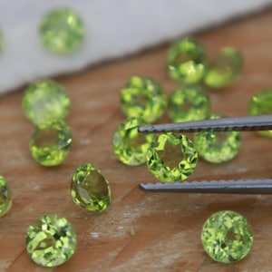 One 4.5mm Round Peridot, Faceted Loose Green Peridot