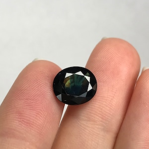 11x9.5mm Natural Bi-Color Blue Sapphire 4.87 Carats Green Triangle Color Zoning Oval Corundum Gem Faceted Loose Gemstone Dark Blue 5 cts
