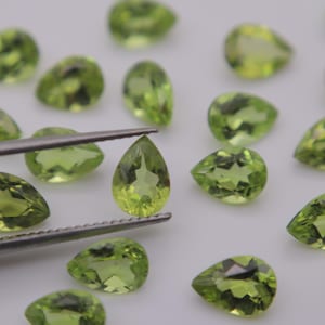 One 7x5mm Peridot Pear Cut, Faceted Loose Green Peridot