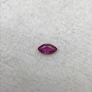 Rubino naturale a taglio marquise da 0,41 carati, gemma 6,5x3,5 mm, pietra portafortuna di luglio sfaccettata, rubino rosa-rosso riscaldato.