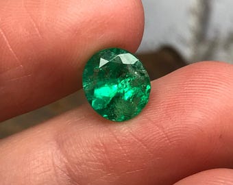 8 x 9 mm Natürlicher Smaragd 2.4 Karat Ovalschliff Lose facettierte Edelstein Edelstein Ungefasste Edelstein Echte Natürliche Transparent Grün Stein