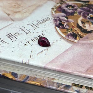 Rubi natural de 0,98 quilates aquecido com resíduos, pedra preciosa de 7 x 5 mm lapidada em formato de pêra, coríndon facetado solto, pedra de nascimento de julho, rubi tratado